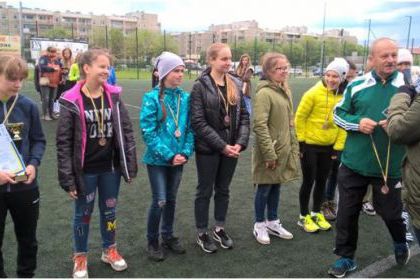 Dziewczyny z gimnazjum zdobyły 3 miejsce w piłce nożnej w finale Opola 