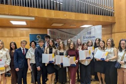 POŻEGNANIE TEGOROCZNYCH ABSOLWENT&Oacute;W TR&Oacute;JKI 