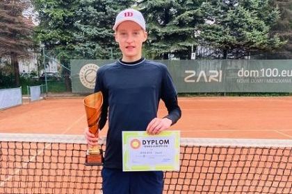 Igor Minkner z I D odni&oacute;sł dwa sukcesy na międzynarodowych turniejach tenisowych